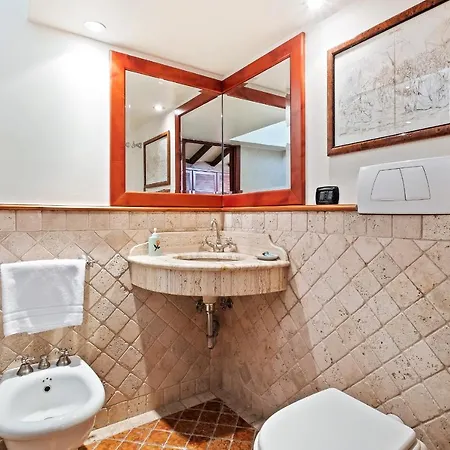 Lovely Flat Near Piazza Venezia Apartmán