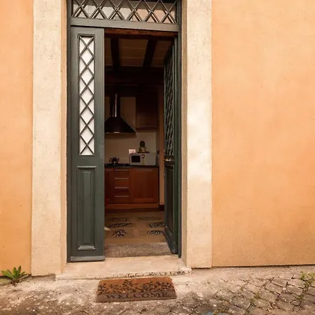 Lovely Flat Near Piazza Venezia Apartmán